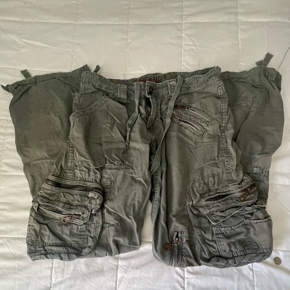 Z Brand Green Cargo Pants With 5 Zipper Pockets & 5 Non Zipper Pockets 29 X 33